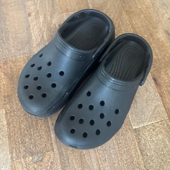 CROCS Shoes - Crocs Classic Crush Platform Clogs Black Size 4 (J)